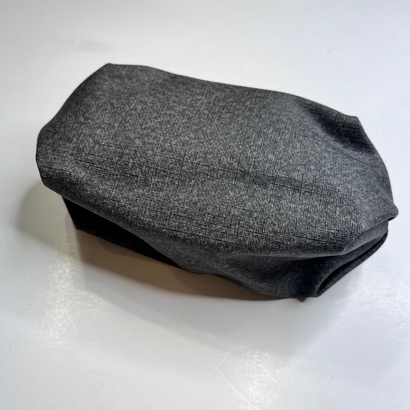 TUMI FOR DELTA Airlines Empty Gray Makeup Bag Pouch Amenity - Picture 9 of 12